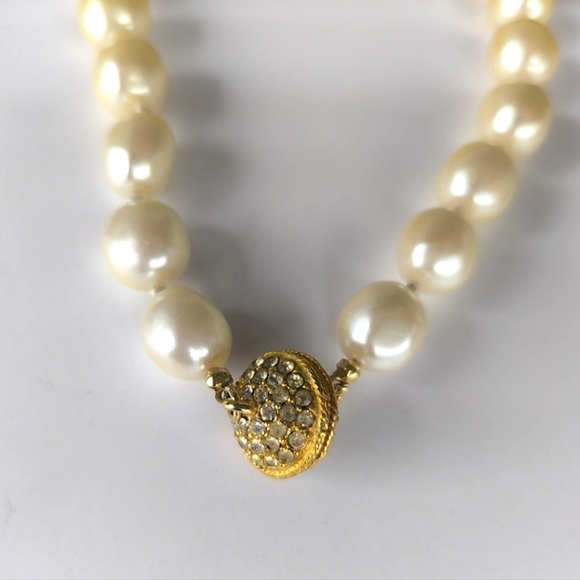 Classic Large Cream Pearl Choker Necklace - Picture 12 of 13